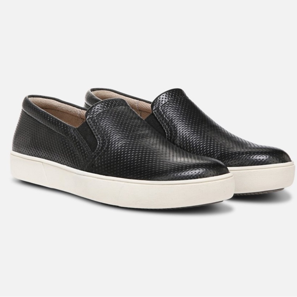 Naturalizer MARIANNE SLIP ON
SNEAKER BLACK SIZE 7.5 W